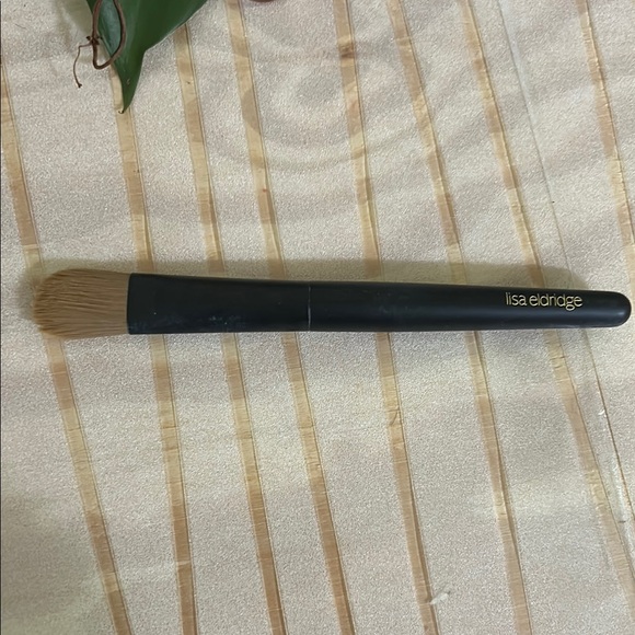 Lisa Eldridge No.1 Makeup Brush - Picture 2 of 2